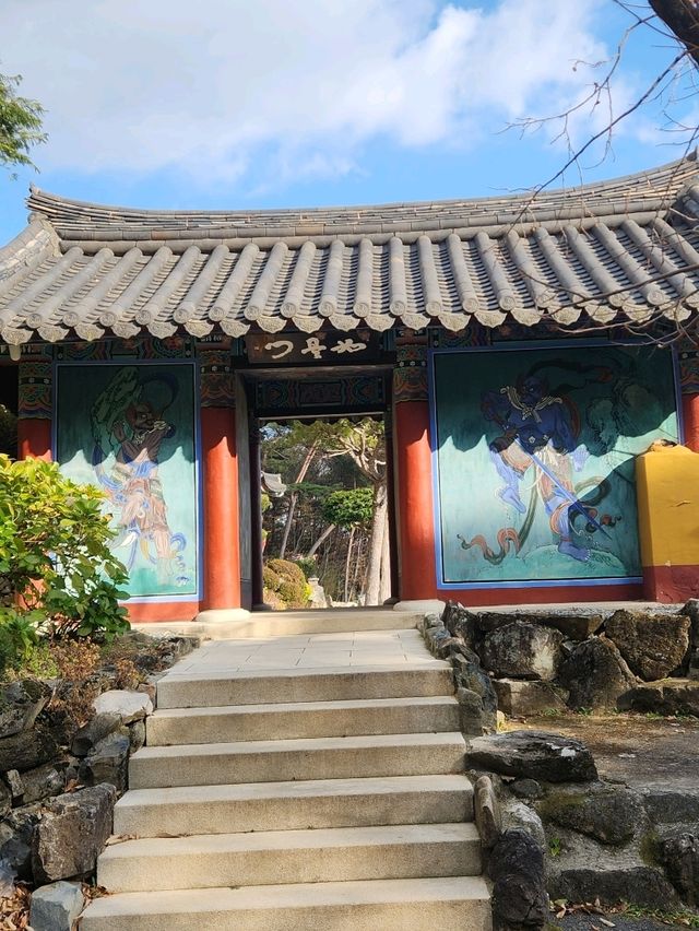 물레방아가 돌아가는 고즈넉하고 작은 암자, 비로암