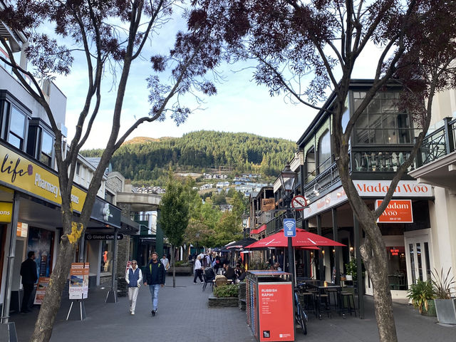 紐西蘭皇后鎮～街景隨手一拍就出片～逛街地方熱鬧又很美
