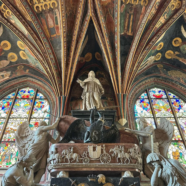 **Weekend Escape to Wawel Royal Castle: A Majestic Journey Through Poland's History!** 👑🏰