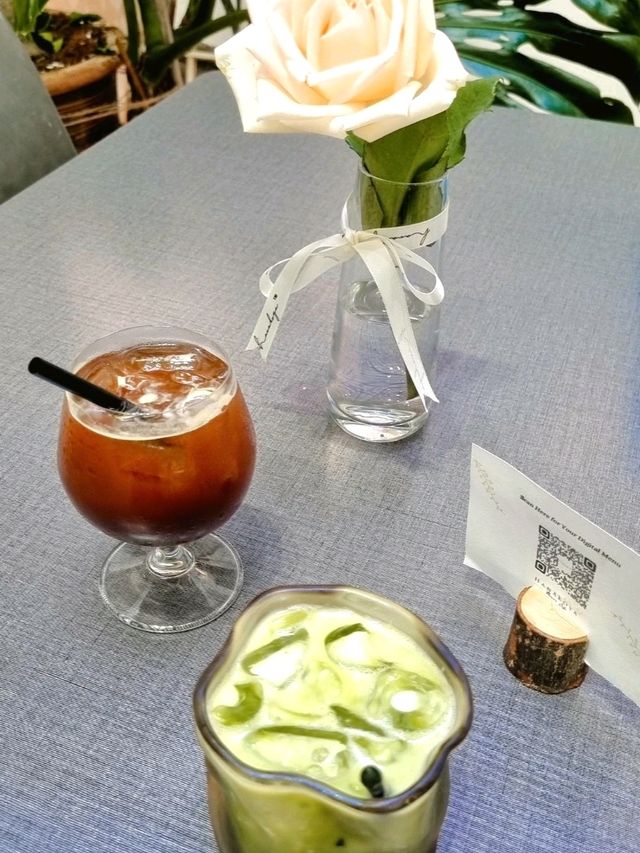 CELEBRATING THE BEAUTY OF BLOOMS IN HANAKOYA FLOWER CAFE PENANG