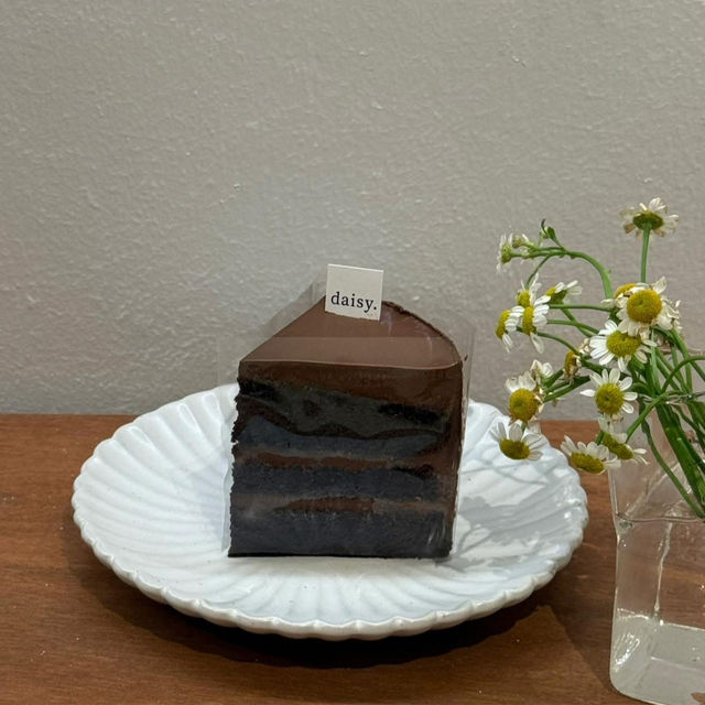 Daisycafebkk 2nd floor cafe (วิภาวดี ซอย 5)