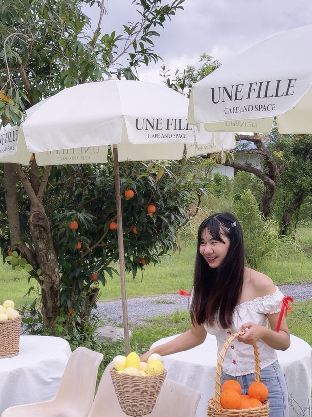 คาเฟ่ Une Fille Café And Space