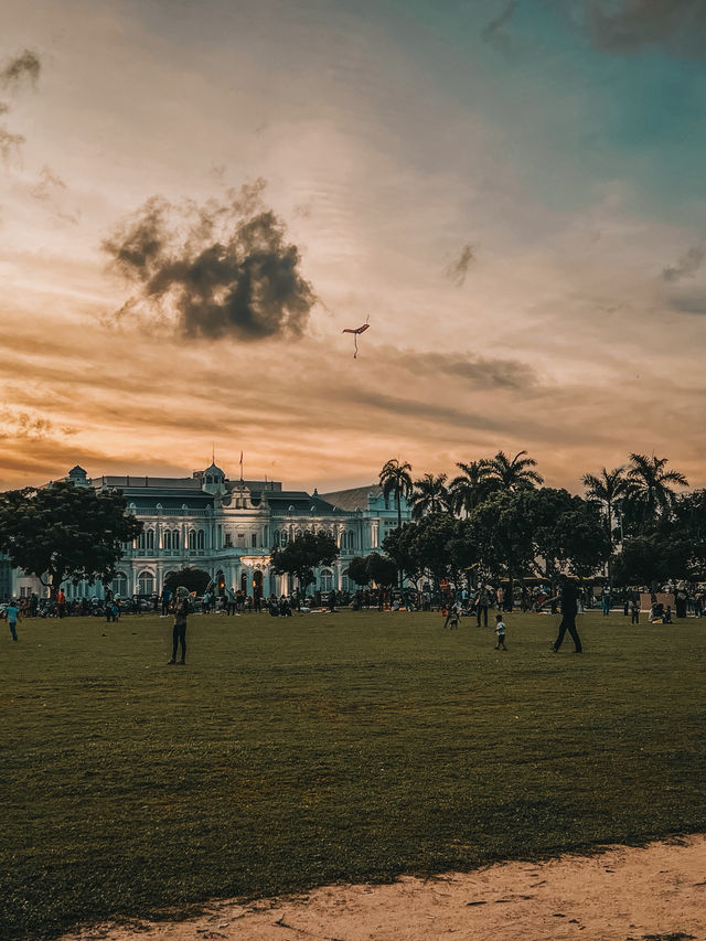 Night Breeze & Ocean Lights: A Quiet Escape at Penang’s Esplanade Sea Wall