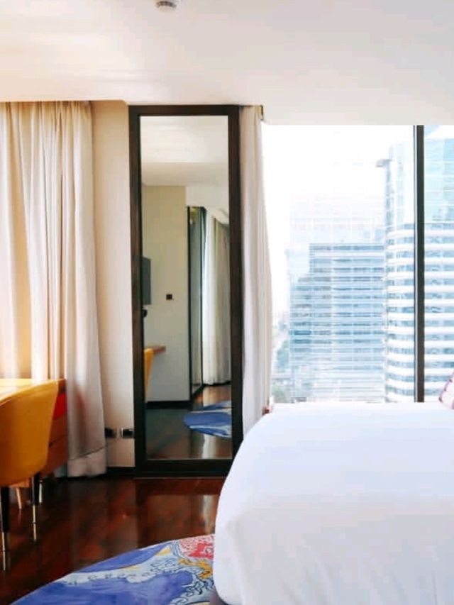 🌇 Hotel Indigo Bangkok – A Colorful Blend of Heritage and Hip!