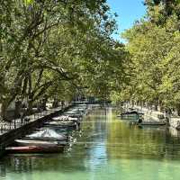🚣‍♀️🌿 Annecy’s Canals: A Fairytale Stroll Through the "Venice of the Alps