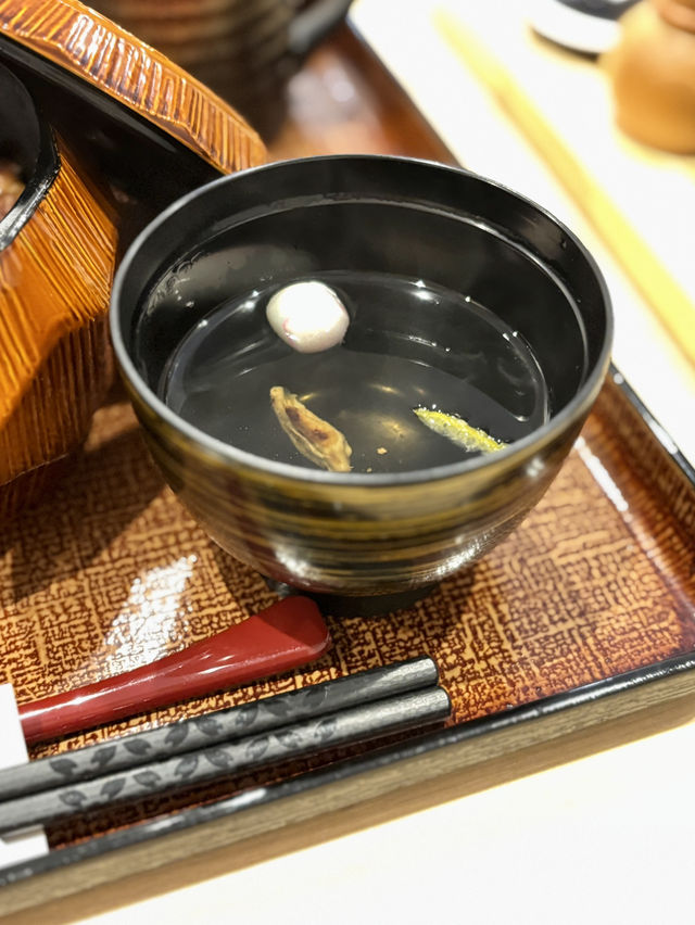 【福岡・天神】外はパリっと中はふっくらの名物ひつまぶし「うなぎ 三代目 源内」