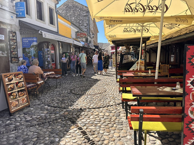 【Mostar｜ボスニアの絶景旧市街と歴史が交差する街】 美しい石橋「スタリ・モスト」と、戦火を乗り越えた街並み