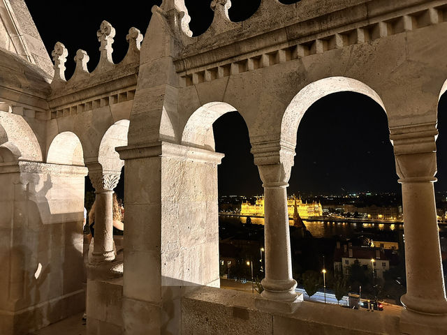 【ブダペストの夜景｜Budapest 🇭🇺 Hungary】 まるで宝石のように輝く、ドナウ川沿いの絶景