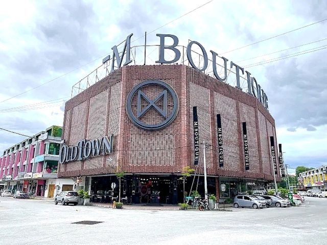 "Ipoh's Artistic Urban Retreat"