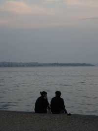 그리스 | 🌊 바다 곁, 시간 위의 탑 – 그리스 화이트 타워 🤍🏛️