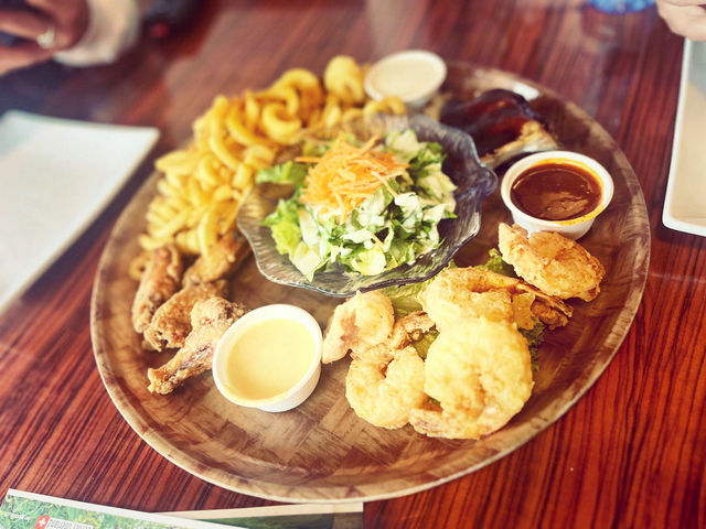 American Bar Vibes in the Alps: Hooters Interlaken Reviewed