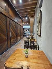 Ban Kheng Cafe, Vintage Charm by the Melaka River
