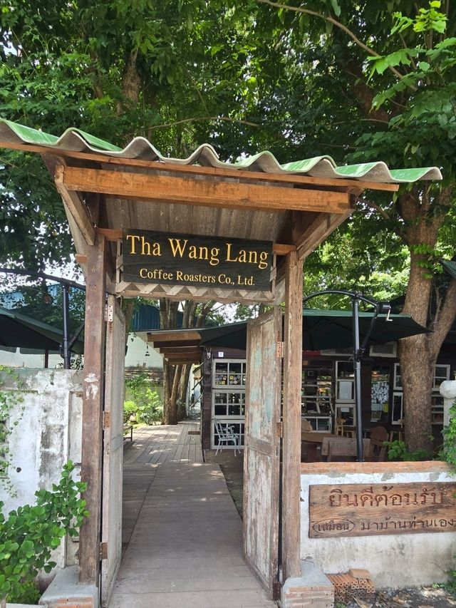 กาแฟท่าวังหลัง ร้านสวย แนวไม้โบราณ เหมาะมานั่งชิว