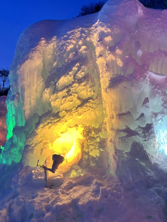 夢幻藍光冰之城！北海道「支笏湖冰濤祭」讓你秒進冰雪童話世界❄️✨