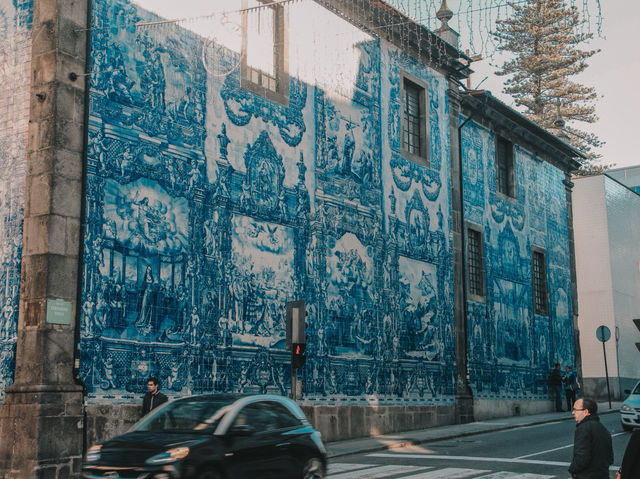 Blue and Beautiful – A Quick Stop at Porto’s Chapel of Souls 