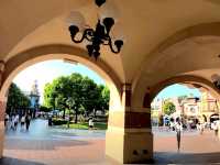 The lively Mickey Avenue!