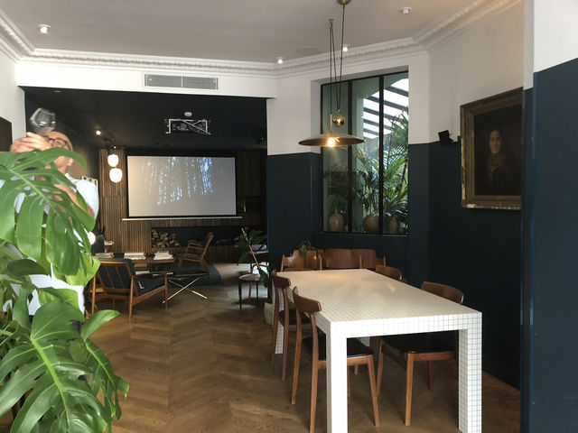 観光に便利なcoqホテルparis