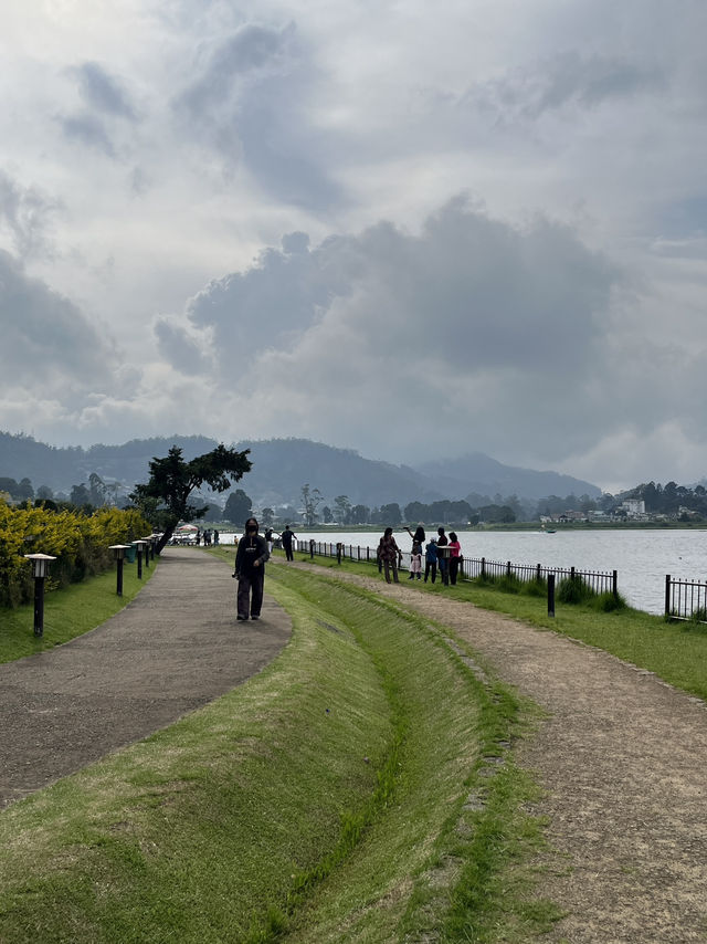 🌄 Gregory Lake, Nuwara Eliya — A Misty Highland Escape