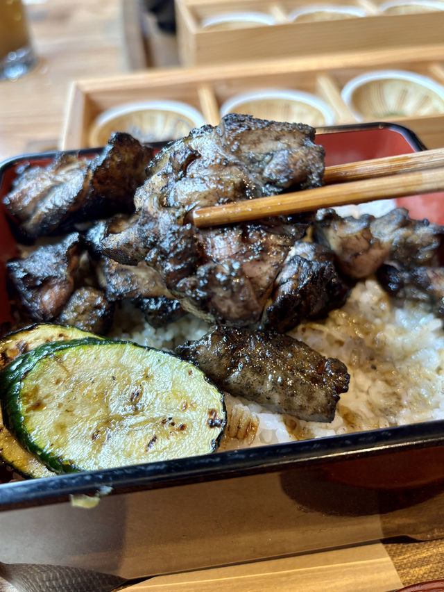 【大阪・難波】備長炭の香りと鶏の旨みが響く鶏料理専門店「TORA鶏YA 難波千日前店」