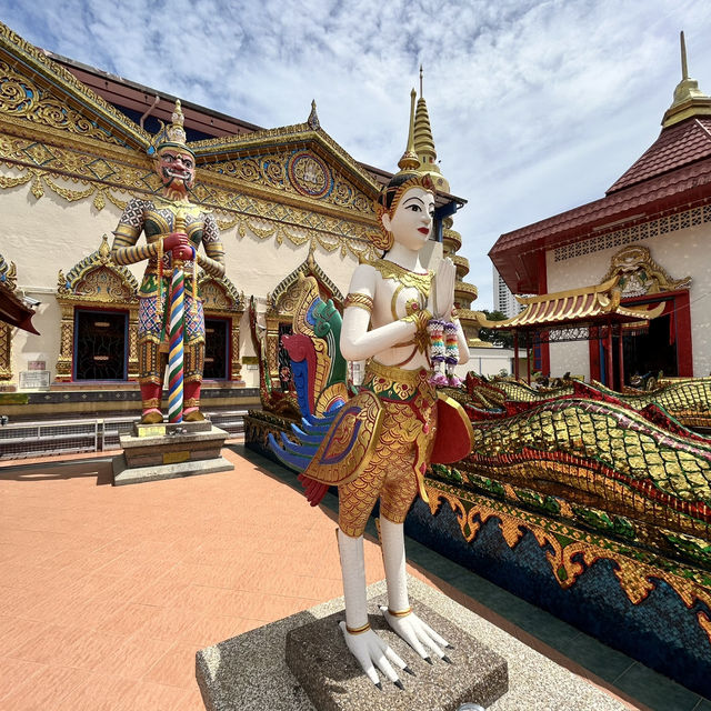 Solo Traveler's Guide to Wat Chayamangkalaram: Penang's Reclining Buddha Temple** 🏯✨