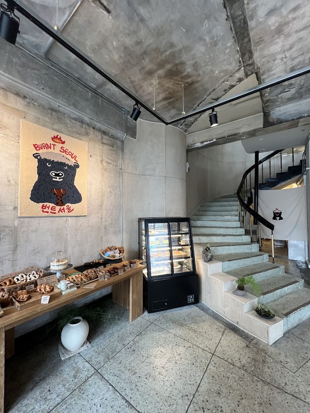 Burnt Seoul, Industrial Chic Meets Pretzel Perfection in Jongno