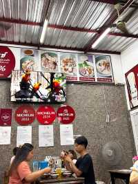 🍽️✨ เปิดตำนานร้านดังในตำนาน “โกเบนซ์ ข้าวต้มแห้ง”