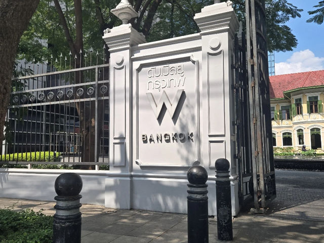 W Bangkok: A Pop of Purple & Plenty of Reasons to Stay! 💜🏨