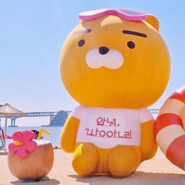 🌊📸 *Gwangalli Beach’s Kakao Friends Photo Zone: Cute Overload by the Sea!* 🌴💛