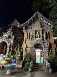 【タイ・チェンマイ ワット・ロークモーリー】幻想と静寂が交差する古都の寺