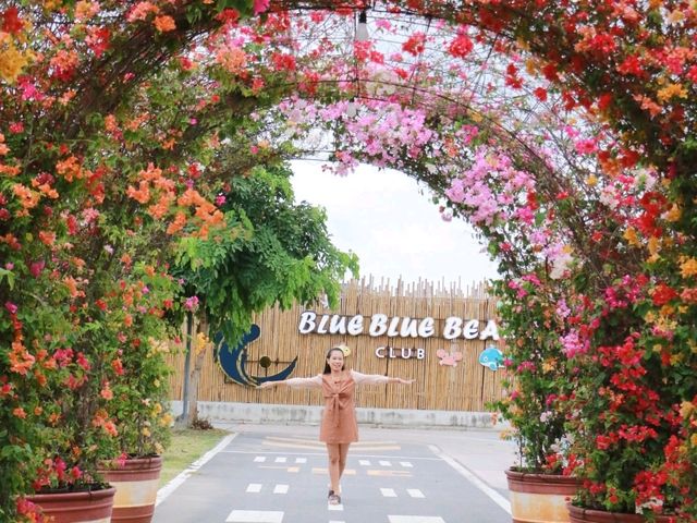 อุโมงค์เฟื่องฟ้า Blue Blue Beach Club 