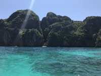 息をのむ美しさ！ピピ島の「エメラルドの海」に魅せられて💎🌊