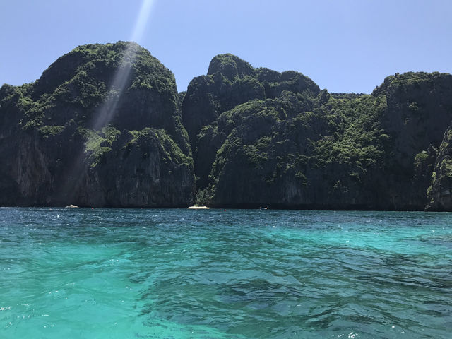 息をのむ美しさ！ピピ島の「エメラルドの海」に魅せられて💎🌊