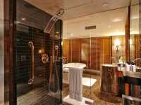 A Timeless Luxury Stay at Mandarin Oriental Hong Kong