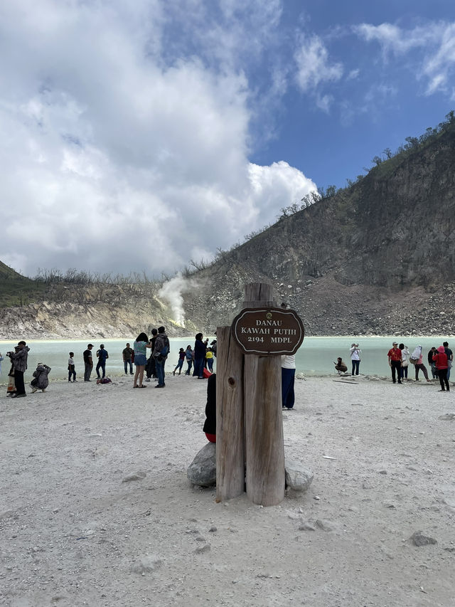 🇮🇩 Kawah Putih: A Beautiful Crater 🇮🇩 Kawah Putih: A Beautiful Crater