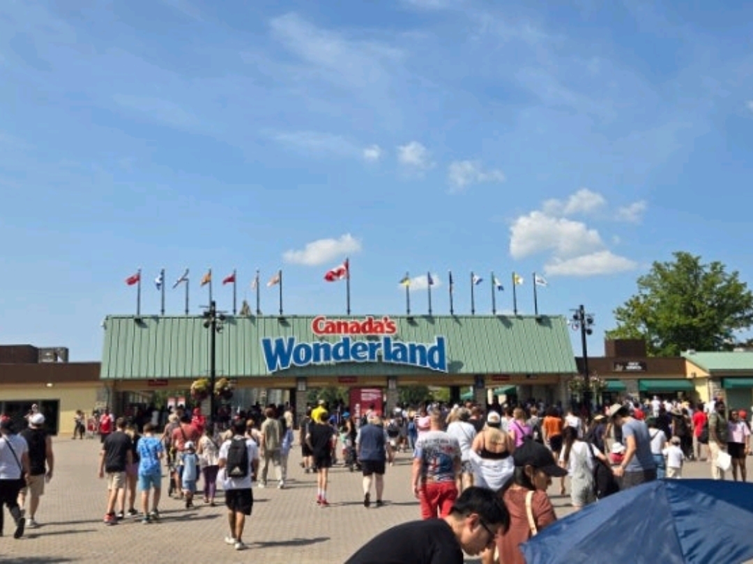[🇨🇦Toronto] Canada's Wonderland: Fun for everyone from thrill seekers to families!