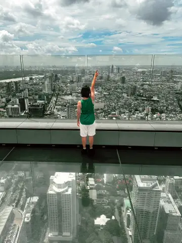 女性一人でスカイウォーク