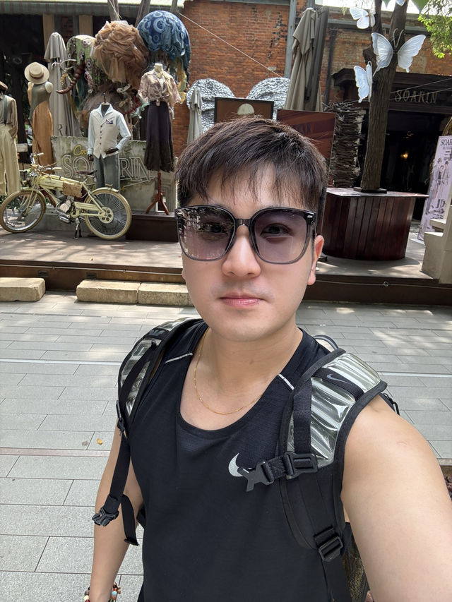 Chengdu Travel Diary: From Old Charm to Modern Glam 🐼🎋🧋🚂🍛