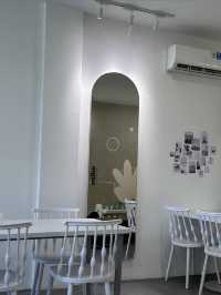 Mittsu Café & Dessert, Whimsical Treats and Family-Friendly Vibes in Batam