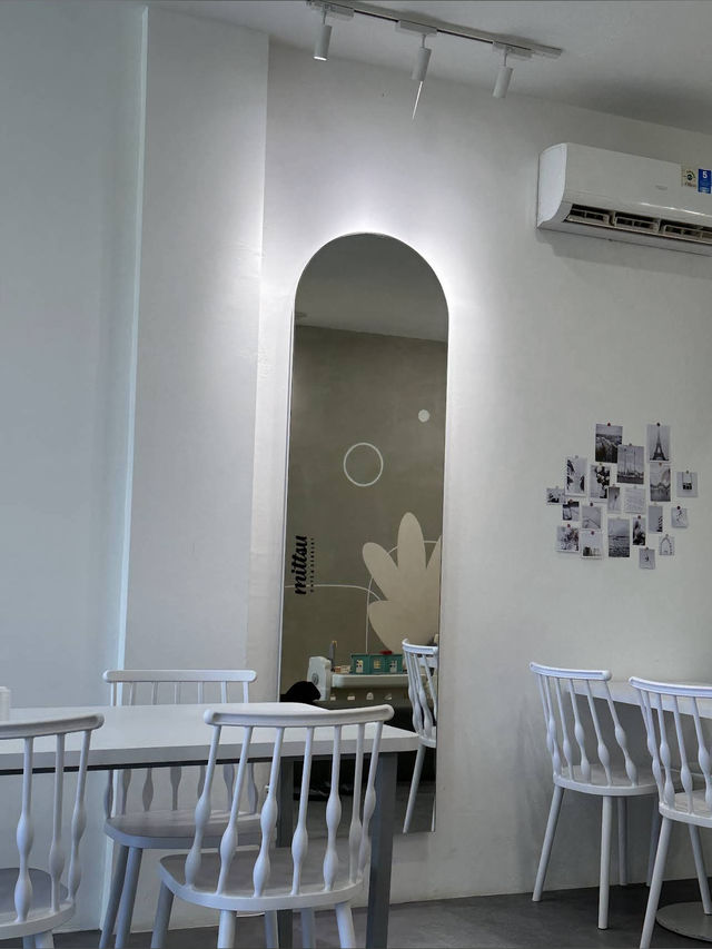Mittsu Café & Dessert, Whimsical Treats and Family-Friendly Vibes in Batam