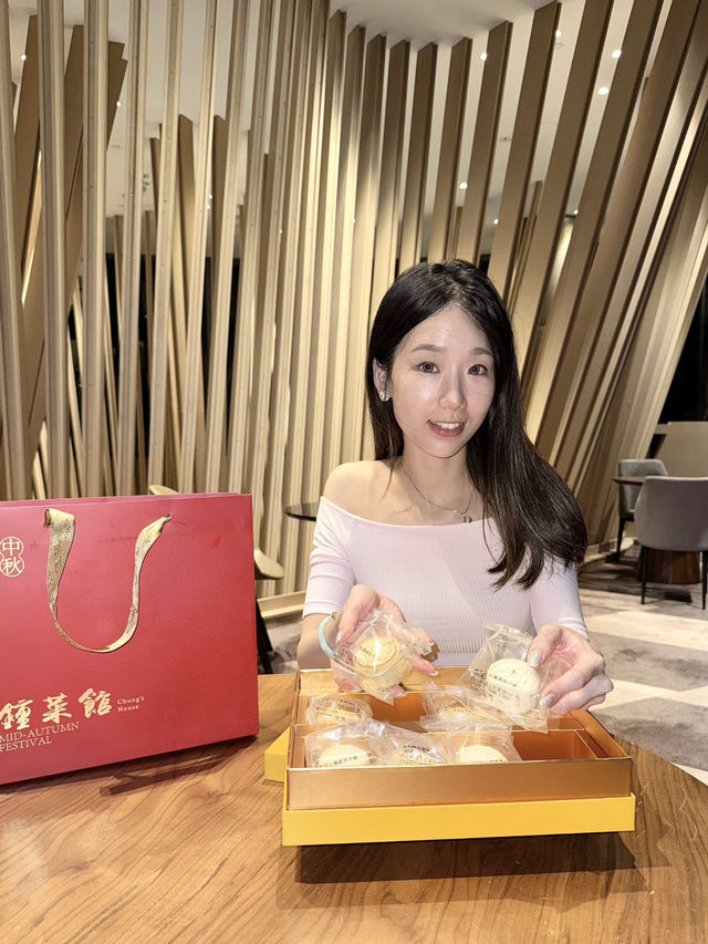 中秋節最期待就係一家人吃月餅🥮 慶團圓🌕 中秋節最期待就係一家人吃月餅🥮 慶團圓🌕