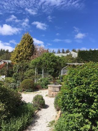 ミッタゴン南高地の東洋詩的庭園