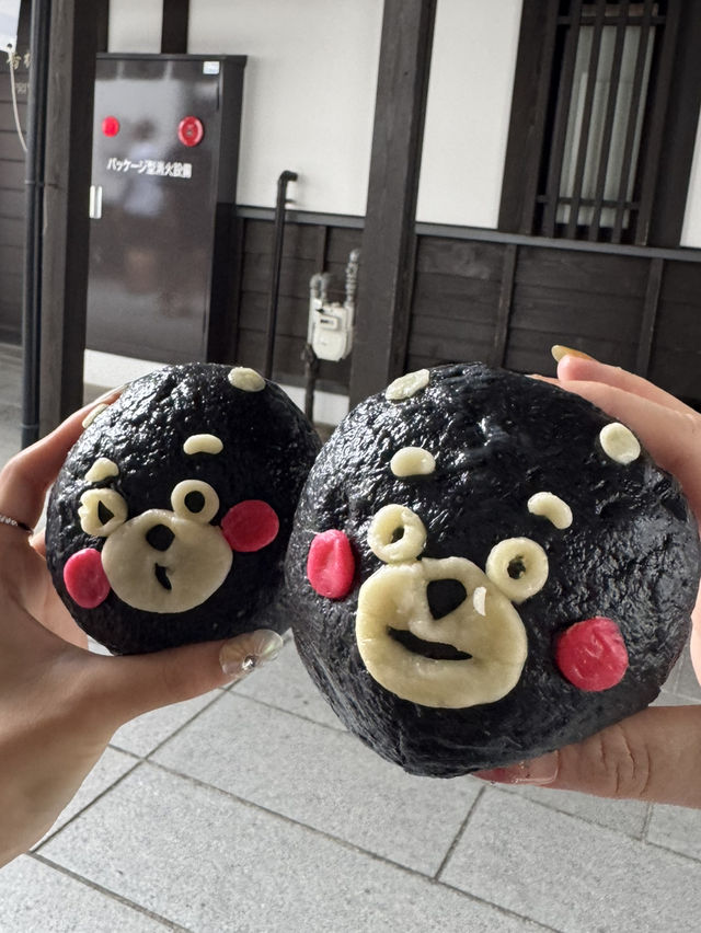 可愛すぎる！くまモンの肉まん