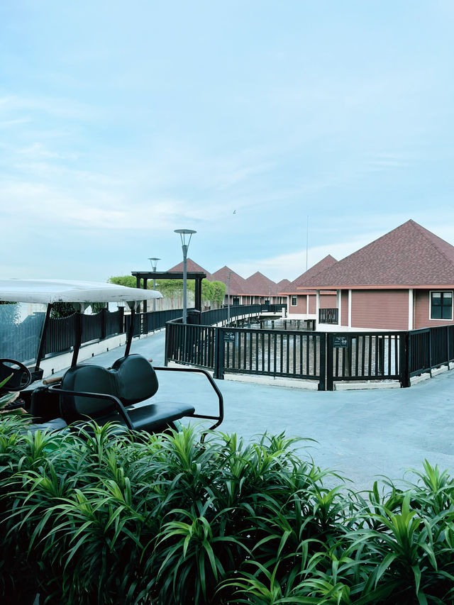 Golden Palm Tree: The Perfect Getaway with Dining Bliss at Bila-Bila Restaurant
