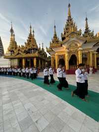The most sacred golden Buddhist temple in Myanmar: Shwedagon Pagoda ✨