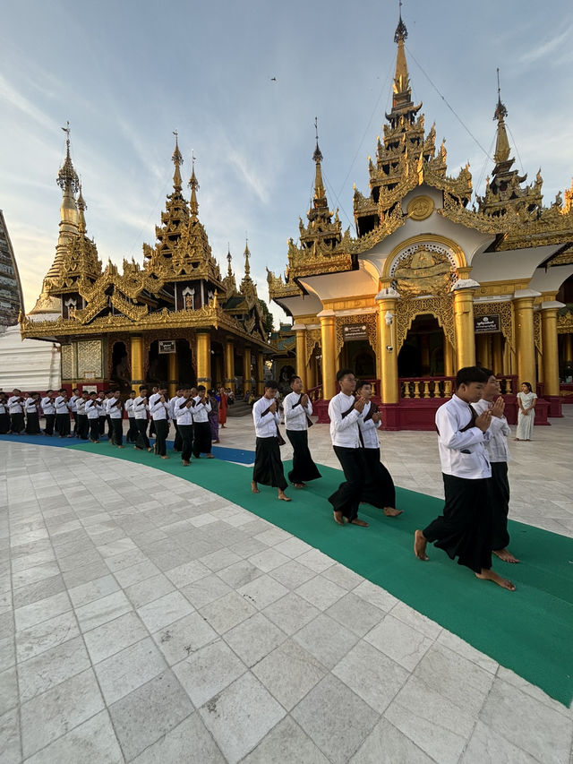 The most sacred golden Buddhist temple in Myanmar: Shwedagon Pagoda ✨