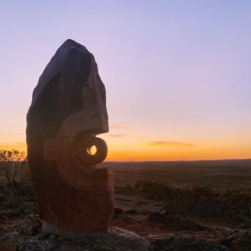 ศิลปะหินย้อมสียามพระอาทิตย์ตกดิน วิวอันงดงามของโบรเคนฮิลล์