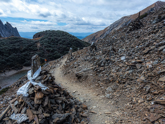 샹그릴라에서 가장 아름다운 봉우리들의 향연