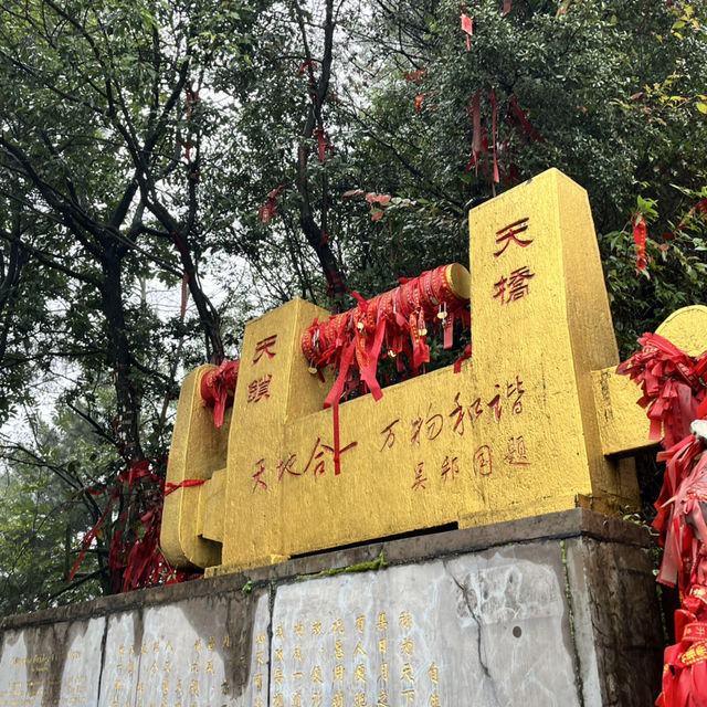 Zhangjiajie — A Landscape So Magnificent It Feels Almost Unreal (张家界) Zhangjiajie — A Landscape So Magnificent It Feels Almost Unreal (张家界)