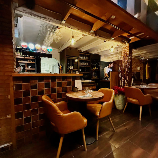 🇩🇰 Restaurant Tight: Cozy Comfort and Global Flavors in Copenhagen