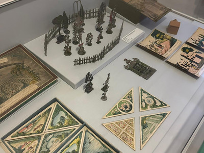 ドイツ史上最高のチェス展！数千年前のチェスセットのデザインを